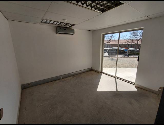 1,011M² OFFICE TO LET IN HALFWAY GARDENS